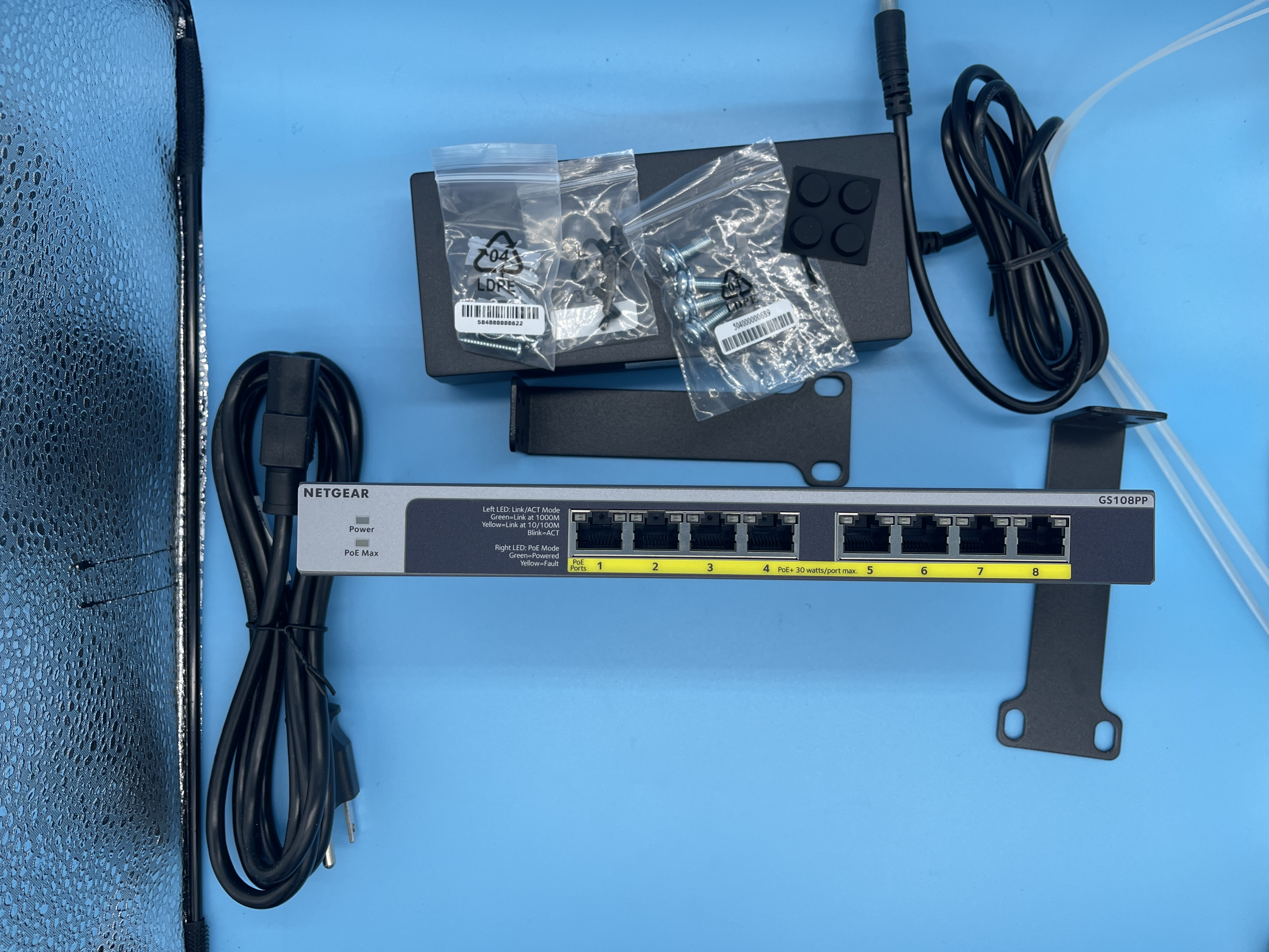 Desktop for LPR or Cams - 8-Port Gigabit Ethernet High-power PoE+ Unmanaged Switch with FlexPoE (123W)